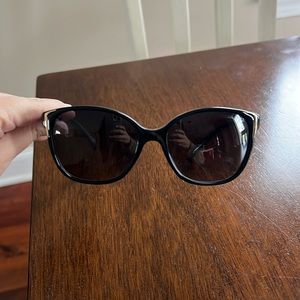 Barely worn women’s Prada sunglasses